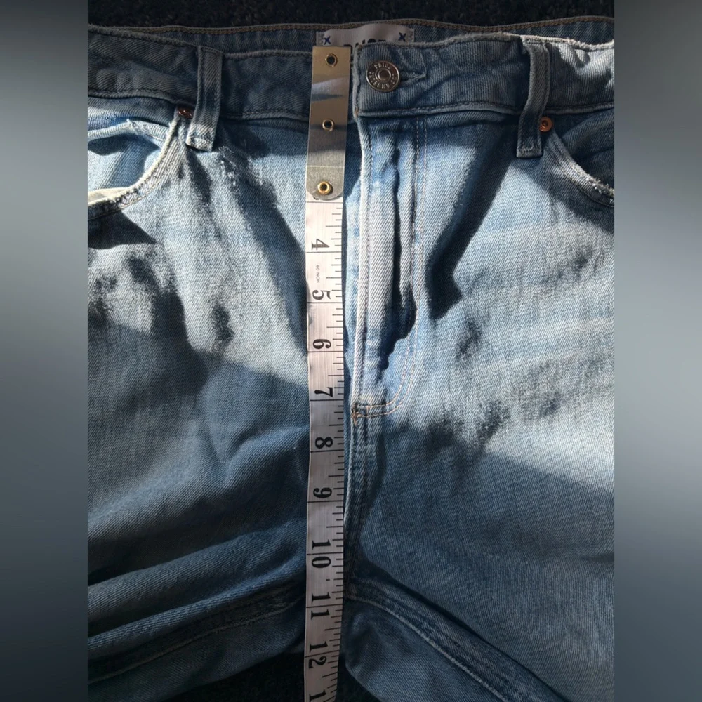 PAIGE Women’s Light Blue Distressed Cropped Jeans - Picture 6 of 8
